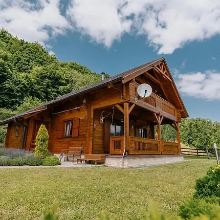 Casa vacanze Wooden House Under Lopenik *